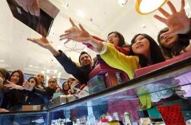 年轻丰满的继坶理伦片中文中国人依然爱赴日旅游 消费已由爆买转向网购